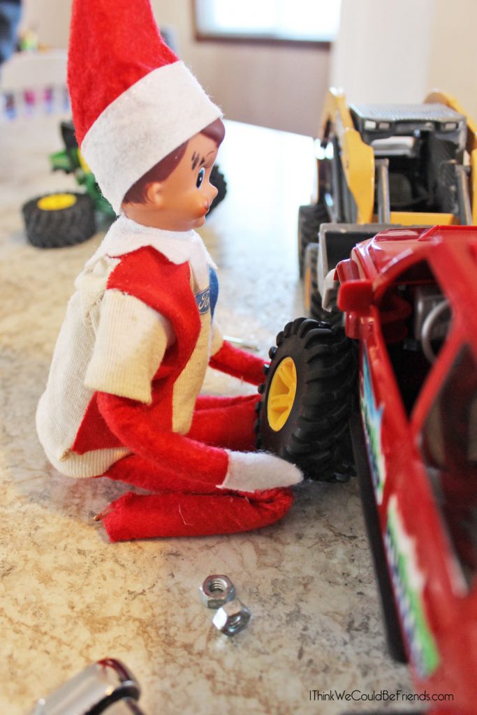 New! Top 5 Redneck Elf on the Shelf Ideas (These are really funny!)