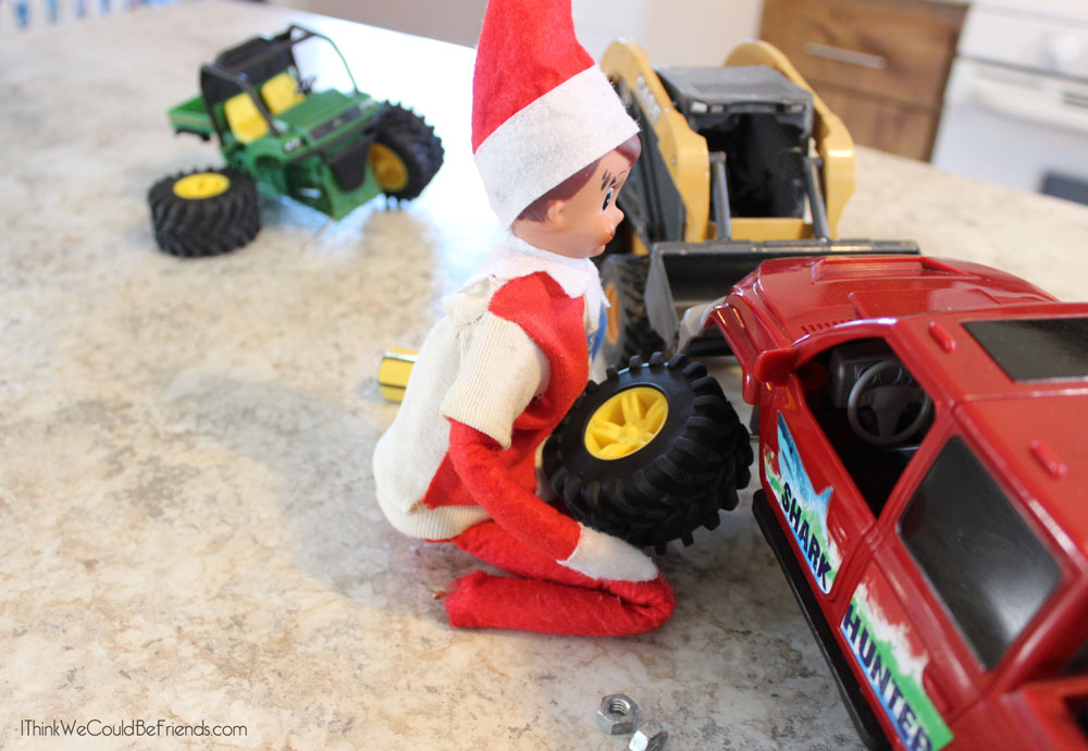 New! Top 5 Redneck Elf on the Shelf Ideas (These are really funny!)